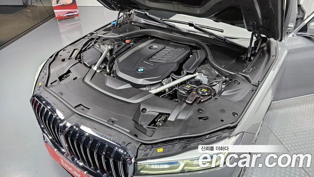 BMW 7-Series 2021 — photo 6