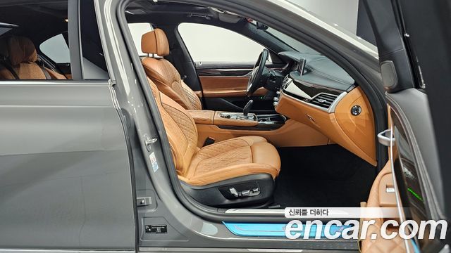 BMW 7-Series 2021 — photo 10
