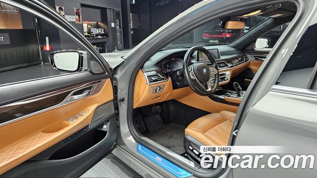BMW 7-Series 2021 — photo 11