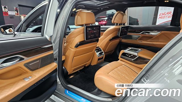 BMW 7-Series 2021 — photo 12