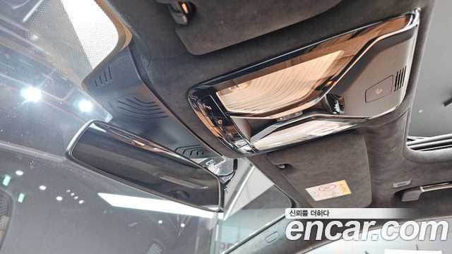 BMW 7-Series 2021 — photo 15