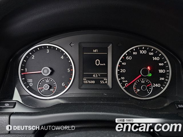 Volkswagen Tiguan 2012 — photo 8