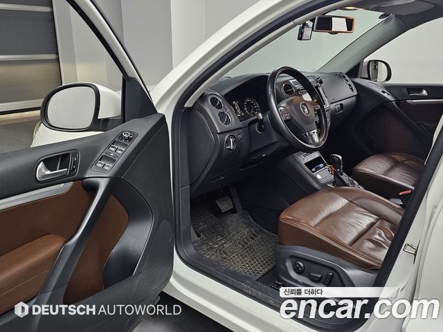 Volkswagen Tiguan 2012 — photo 11