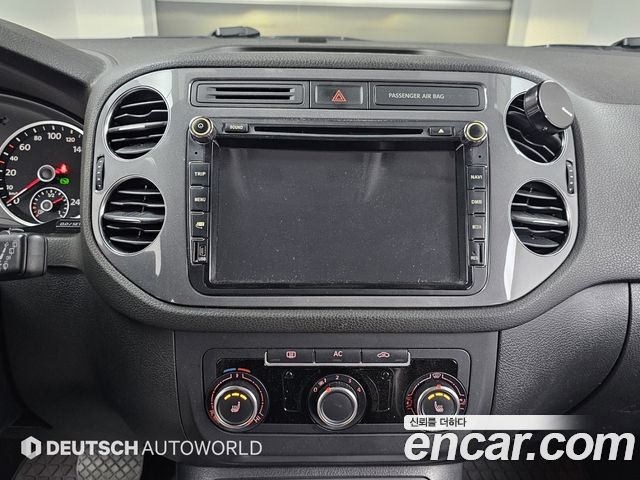 Volkswagen Tiguan 2012 — photo 14