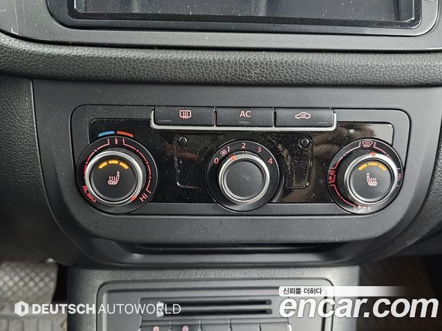 Volkswagen Tiguan 2012 — photo 17