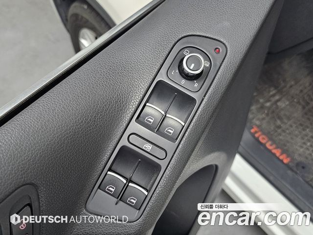 Volkswagen Tiguan 2012 — photo 18