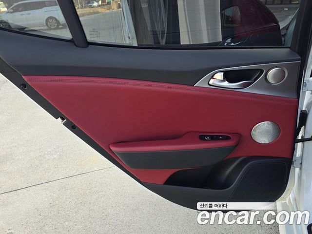 Kia Stinger 2018 — photo 11