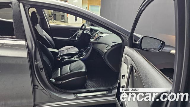 Hyundai AVANTE 2014 — photo 10