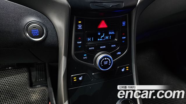 Hyundai AVANTE 2014 — photo 17
