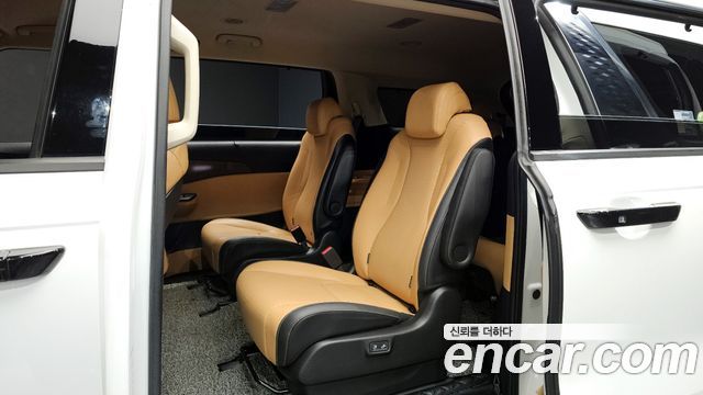 Kia Canival 2021 — photo 12