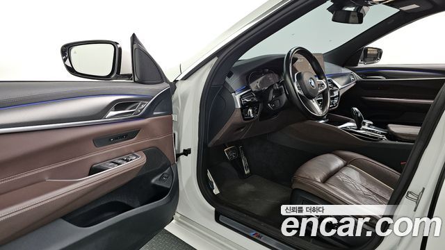 BMW Gran Turismo 2023 — photo 11