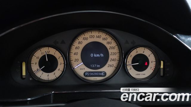 Mercedes-Benz CLS-Class 2010 — photo 8