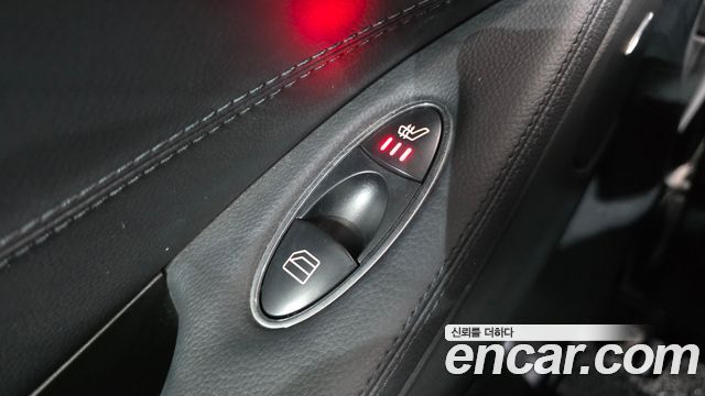 Mercedes-Benz CLS-Class 2010 — photo 18