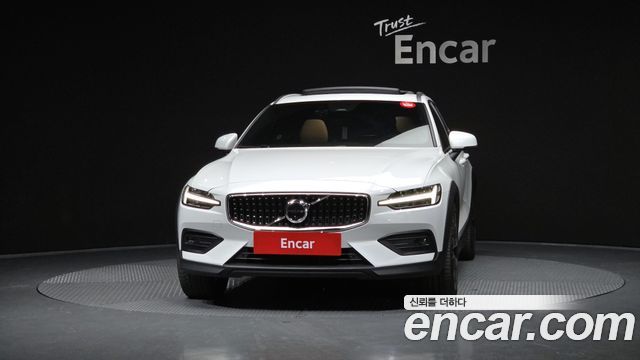 Volvo V60 2023 — photo 3