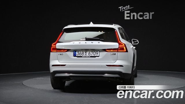 Volvo V60 2023 — photo 4