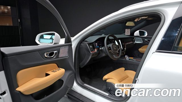 Volvo V60 2023 — photo 10