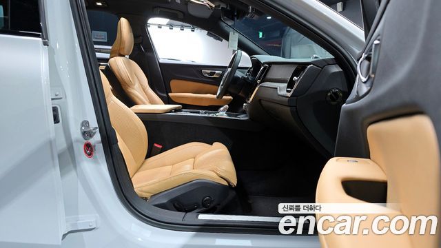 Volvo V60 2023 — photo 11