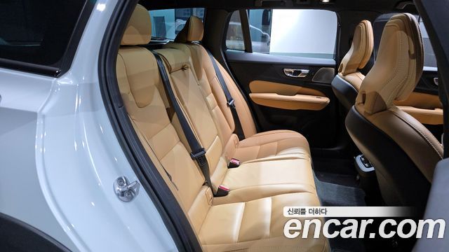 Volvo V60 2023 — photo 12