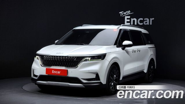 Kia Canival 2023 — photo 1