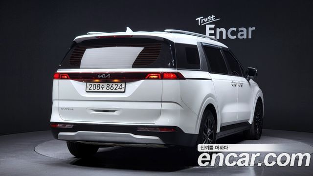 Kia Canival 2023 — photo 2
