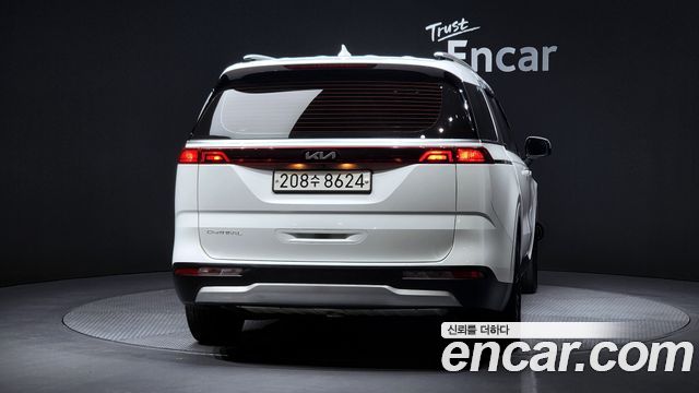 Kia Canival 2023 — photo 4