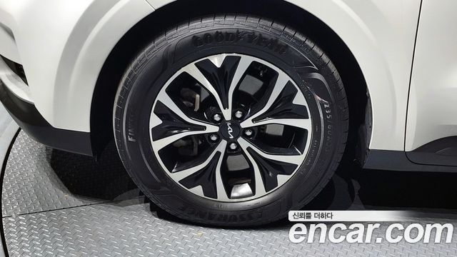 Kia Canival 2023 — photo 5