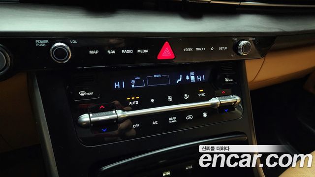 Kia Canival 2023 — photo 16