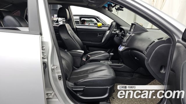 Hyundai AVANTE 2010 — photo 11
