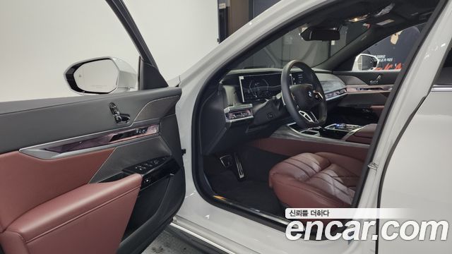 BMW 7-Series 2024 — photo 10