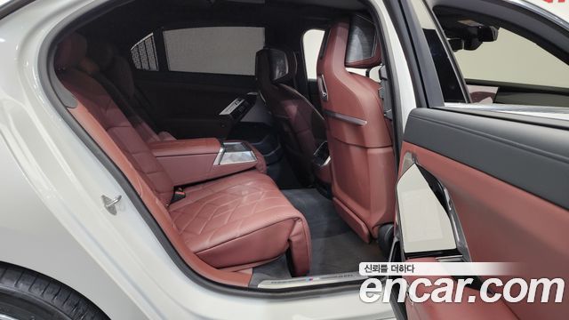 BMW 7-Series 2024 — photo 12