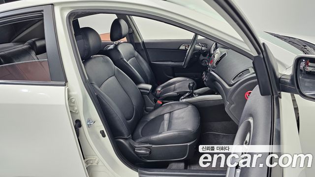 Kia Porte 2011 — photo 13