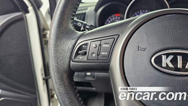 Kia Porte 2011 — photo 17