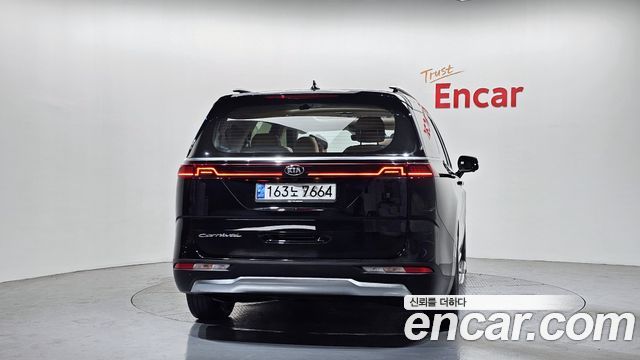 Kia Canival 2021 — photo 4