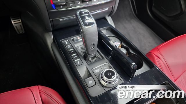 Maserati Ghibli 2022 — photo 9
