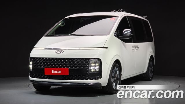Hyundai Staria 2023 — photo 1