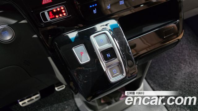 Hyundai Staria 2023 — photo 9
