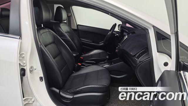 Kia K3 2015 — photo 10