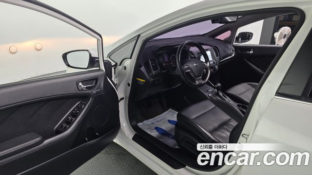Kia K3 2015 — photo 11