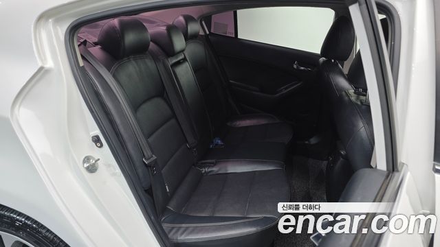 Kia K3 2015 — photo 12
