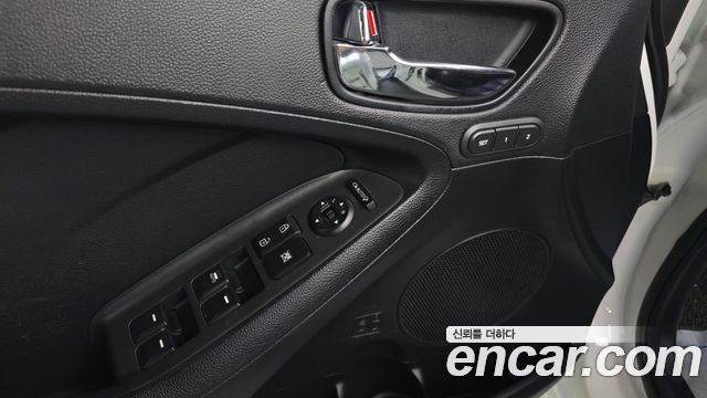 Kia K3 2015 — photo 16