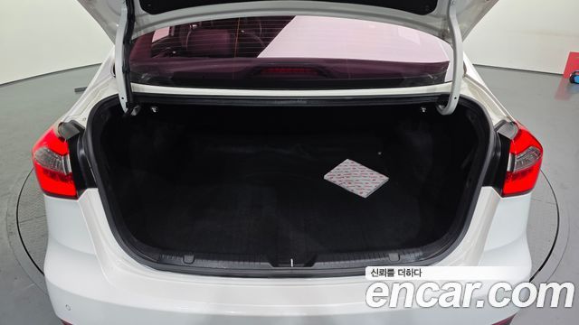 Kia K3 2015 — photo 20