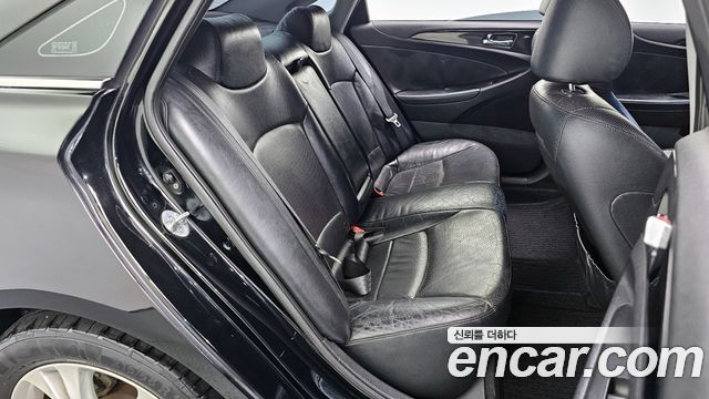 Hyundai Sonata 2010 — photo 12