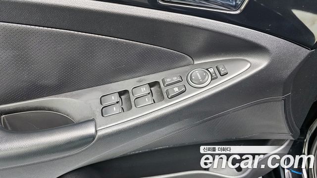 Hyundai Sonata 2010 — photo 17