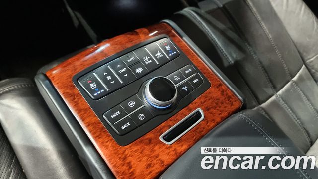 Hyundai Equus 2012 — photo 18