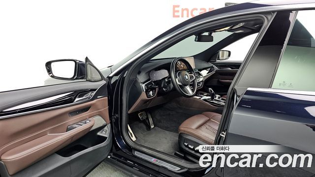 BMW Gran Turismo 2022 — photo 10