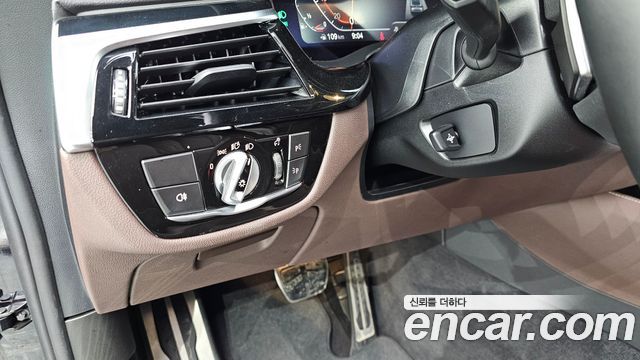 BMW Gran Turismo 2022 — photo 13