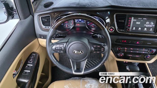 Kia Canival 2020 — photo 13