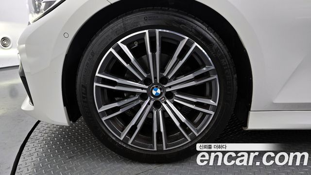 BMW 3-Series 2019 — photo 5