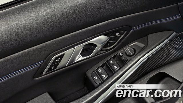BMW 3-Series 2019 — photo 17