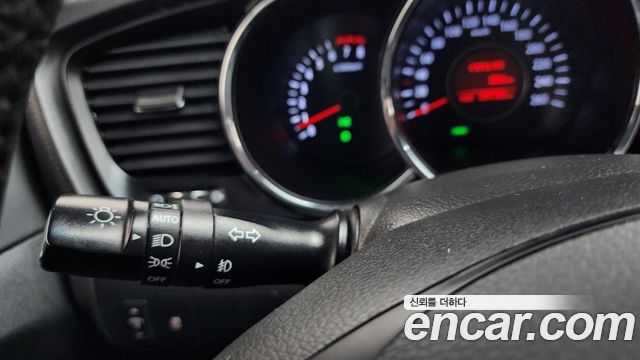 Kia K5 2011 — photo 18